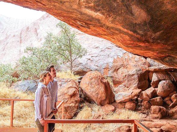 loves-lock|Experiencing an Outback BBQ with Traditional Australian Fare